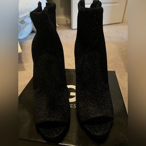 Guess women’s bootie